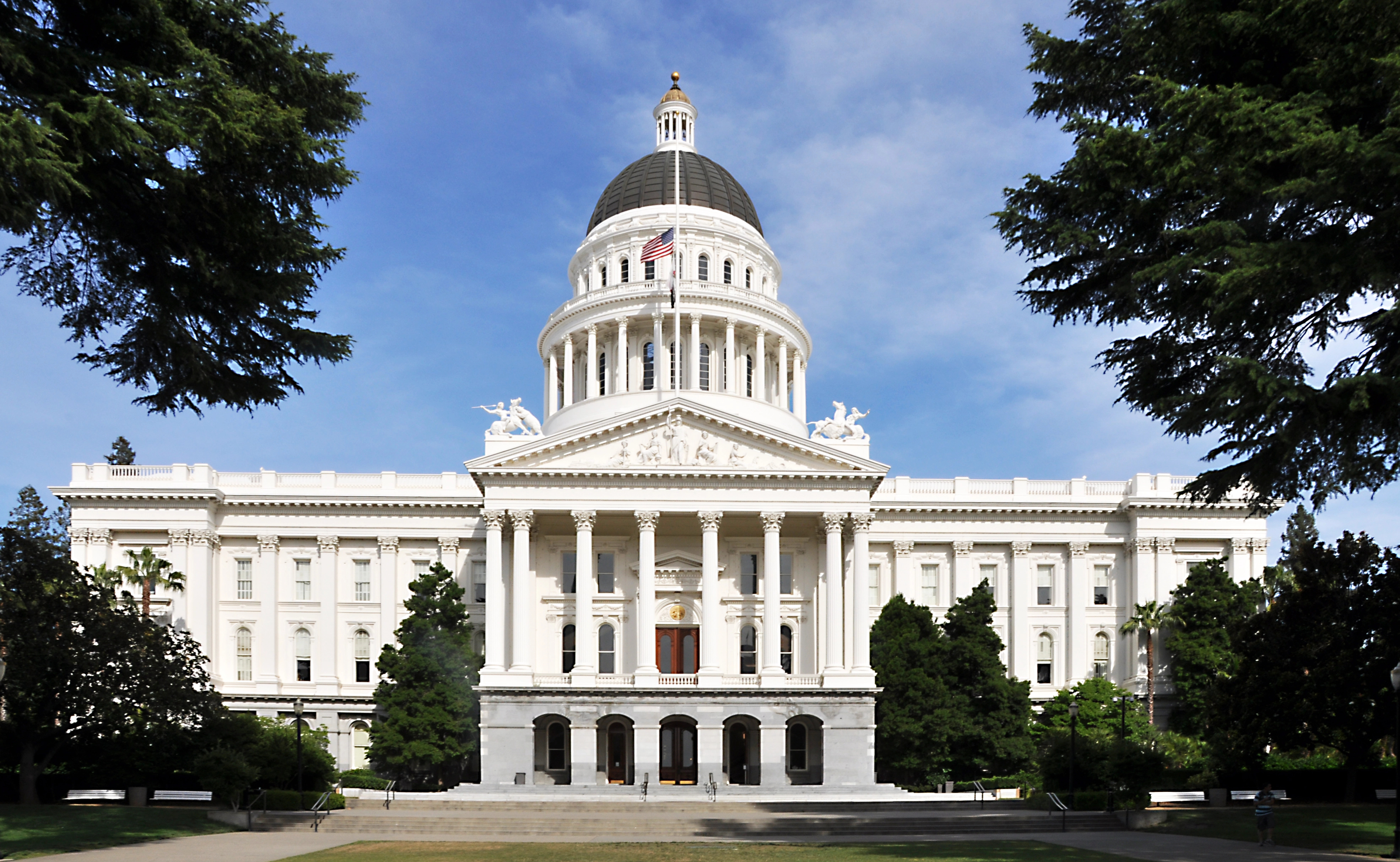An image of the California State Capitol building